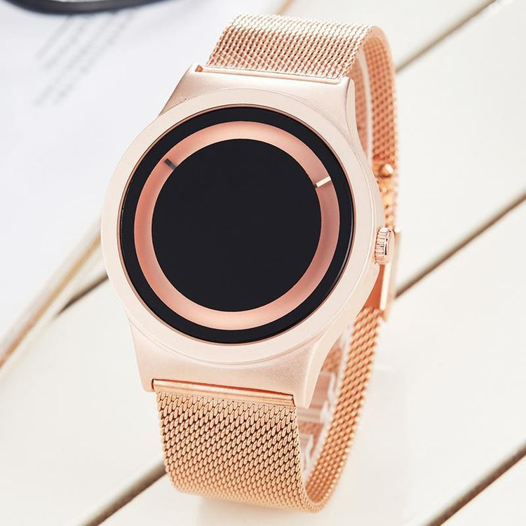 Quartz watches for men and women Gold